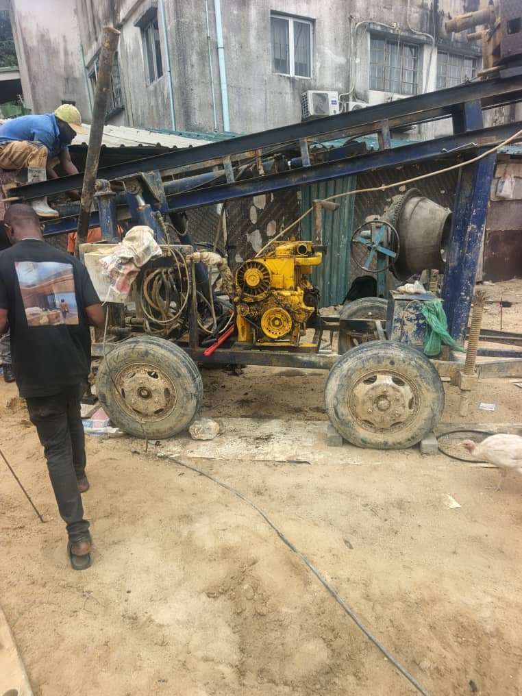 Rig and generator set on a cast concrete slab